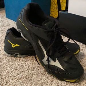 Mizuno Volleyball shoes Men’s size 14